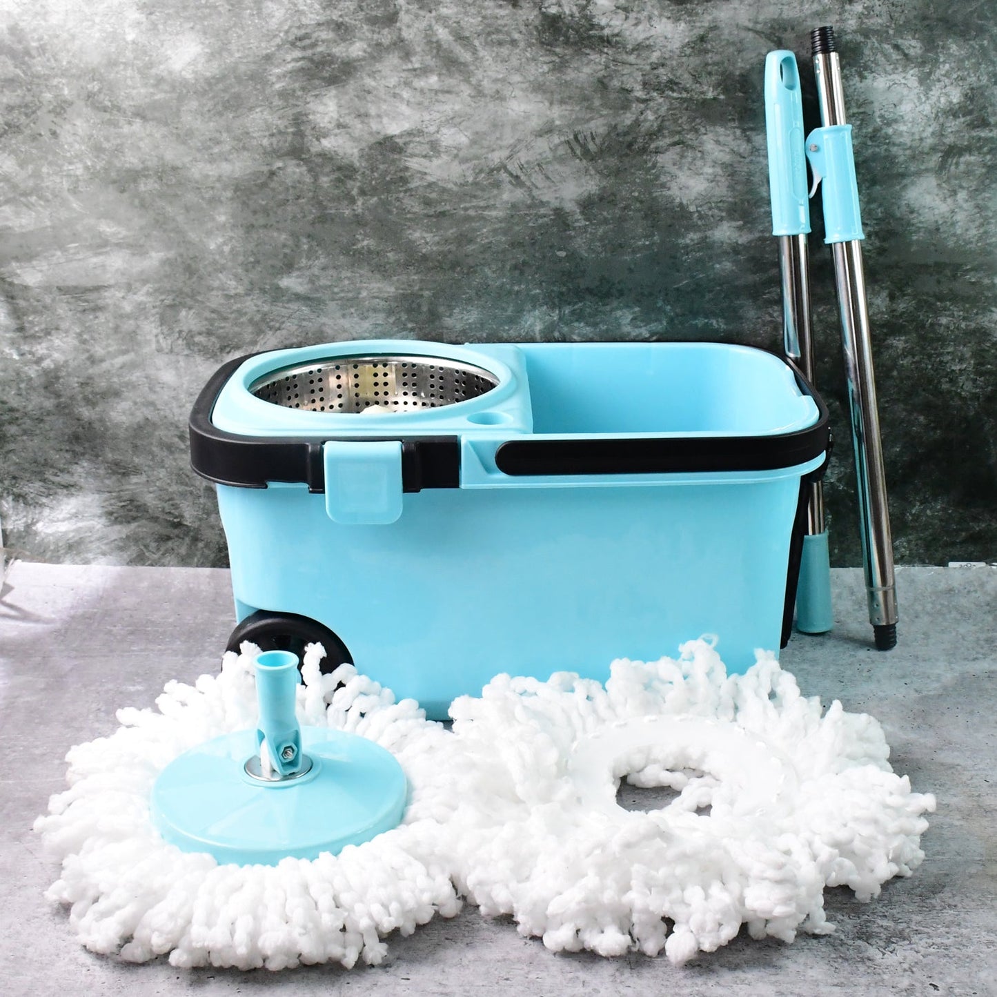 360° Spin Mop with Super Absorbent Microfiber Heads (1 Set)
